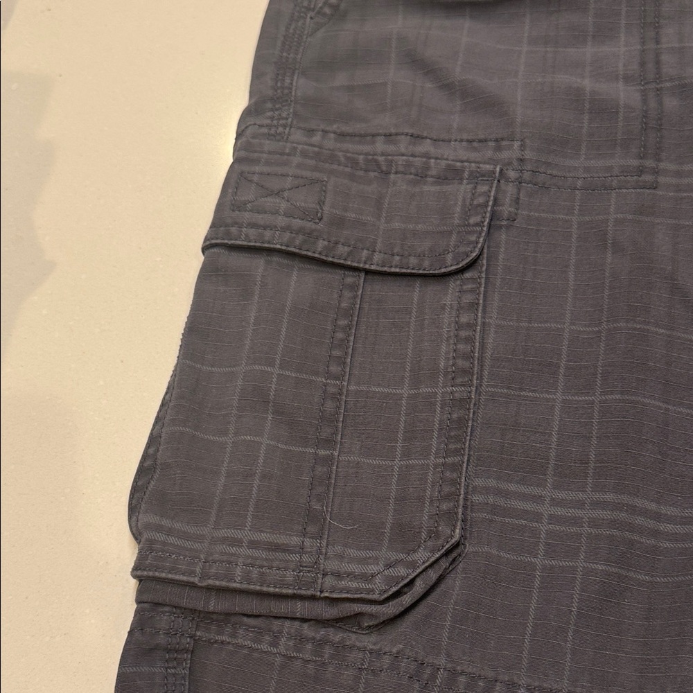 Koppen Charcoal Plaid Cargo Shorts 36 Waist - Picture 4 of 6